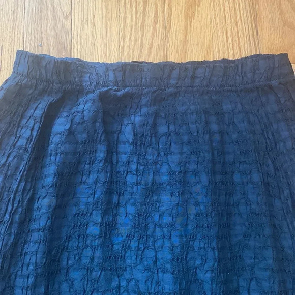 CP Shades M rayon textured black skirt great pre owned condition elastic waist - Picture 3 of 6